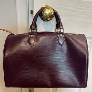 Louis Vuitton speedy in epi leather
